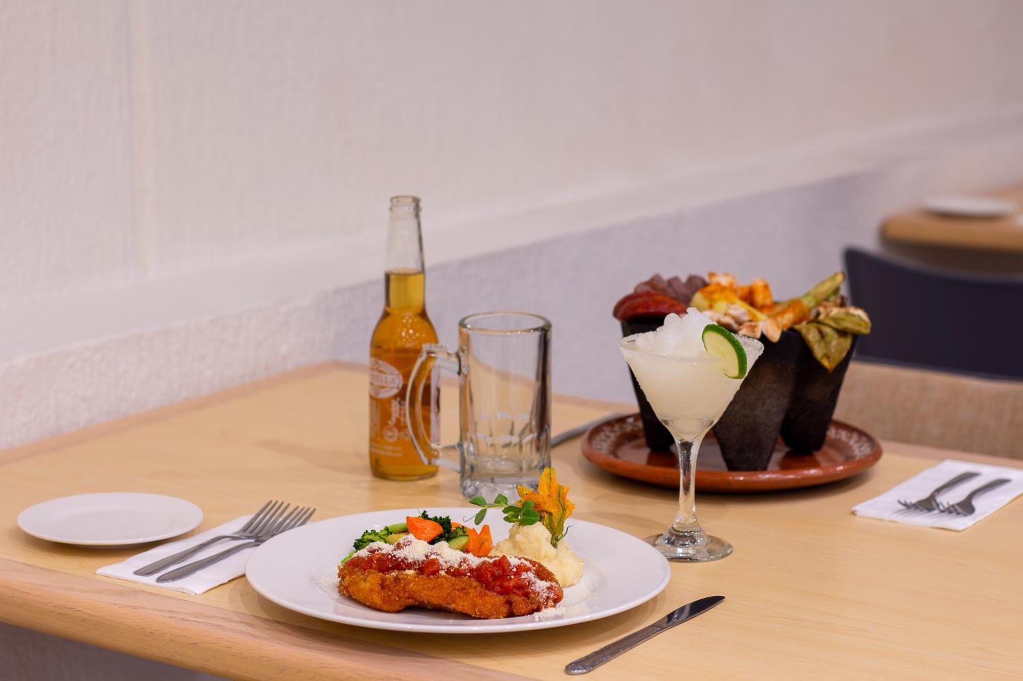 Hotel Guadalajara Plaza Expo Ngoại thất bức ảnh