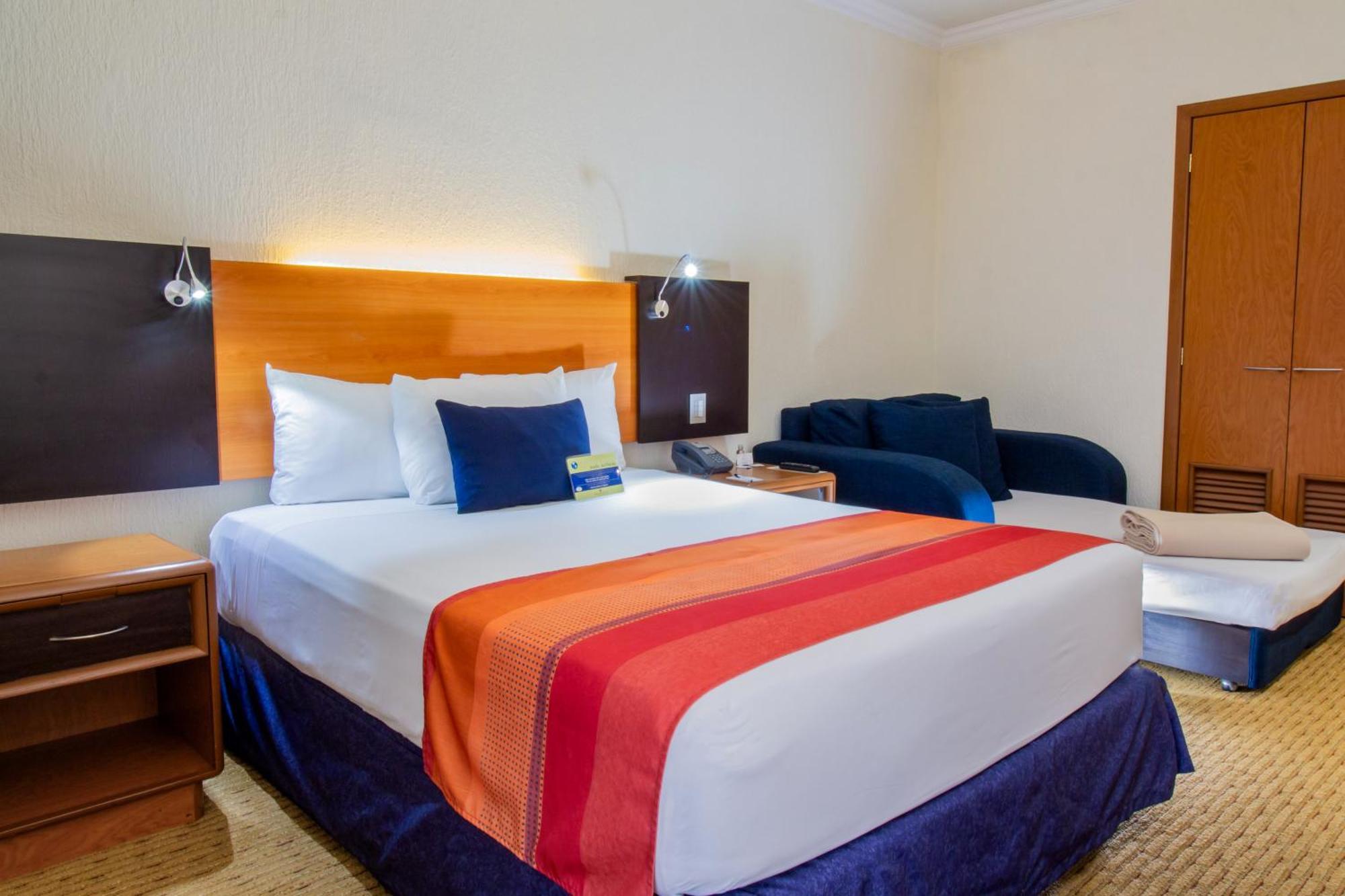 Hotel Guadalajara Plaza Expo Ngoại thất bức ảnh