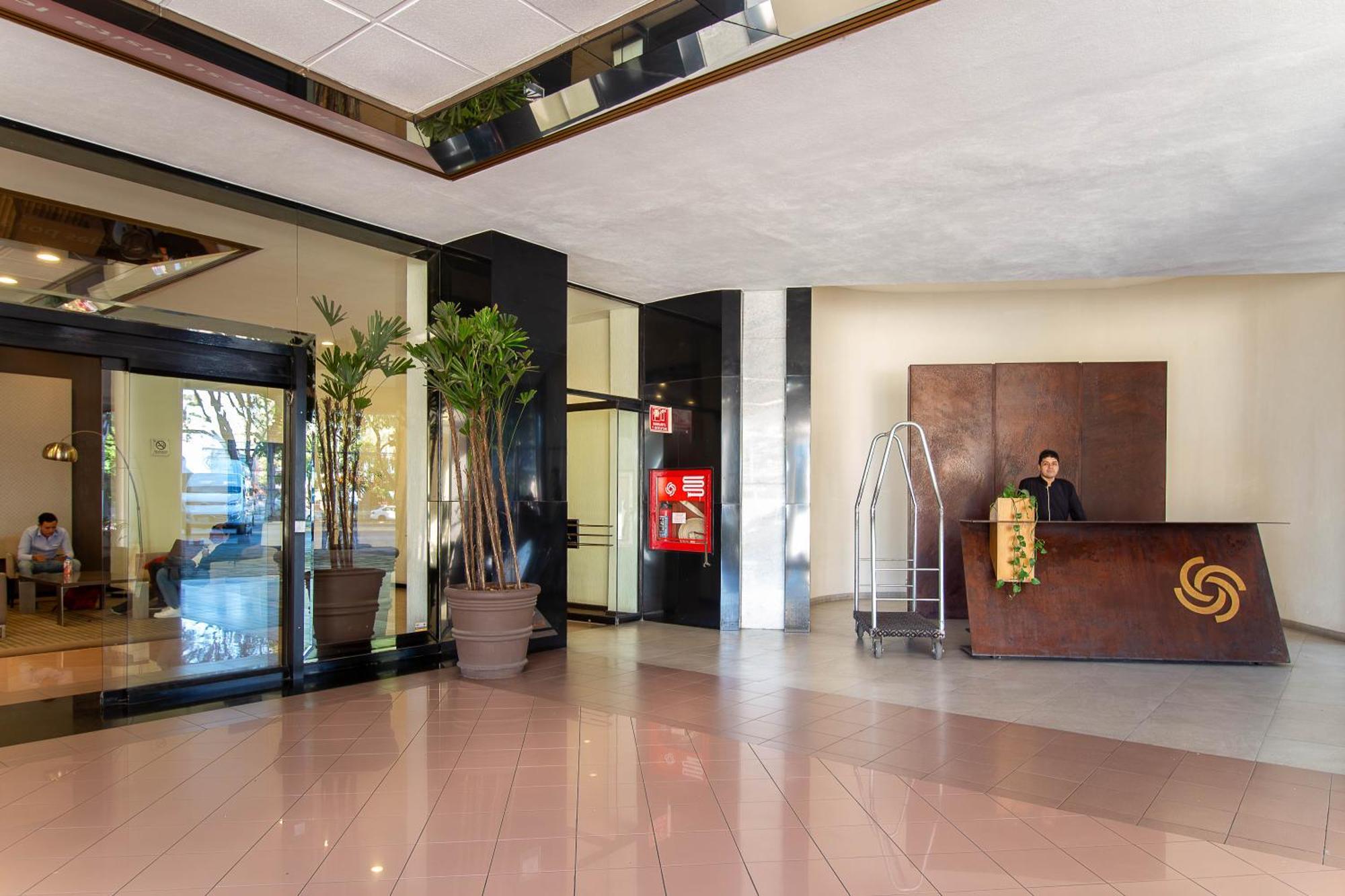 Hotel Guadalajara Plaza Expo Ngoại thất bức ảnh