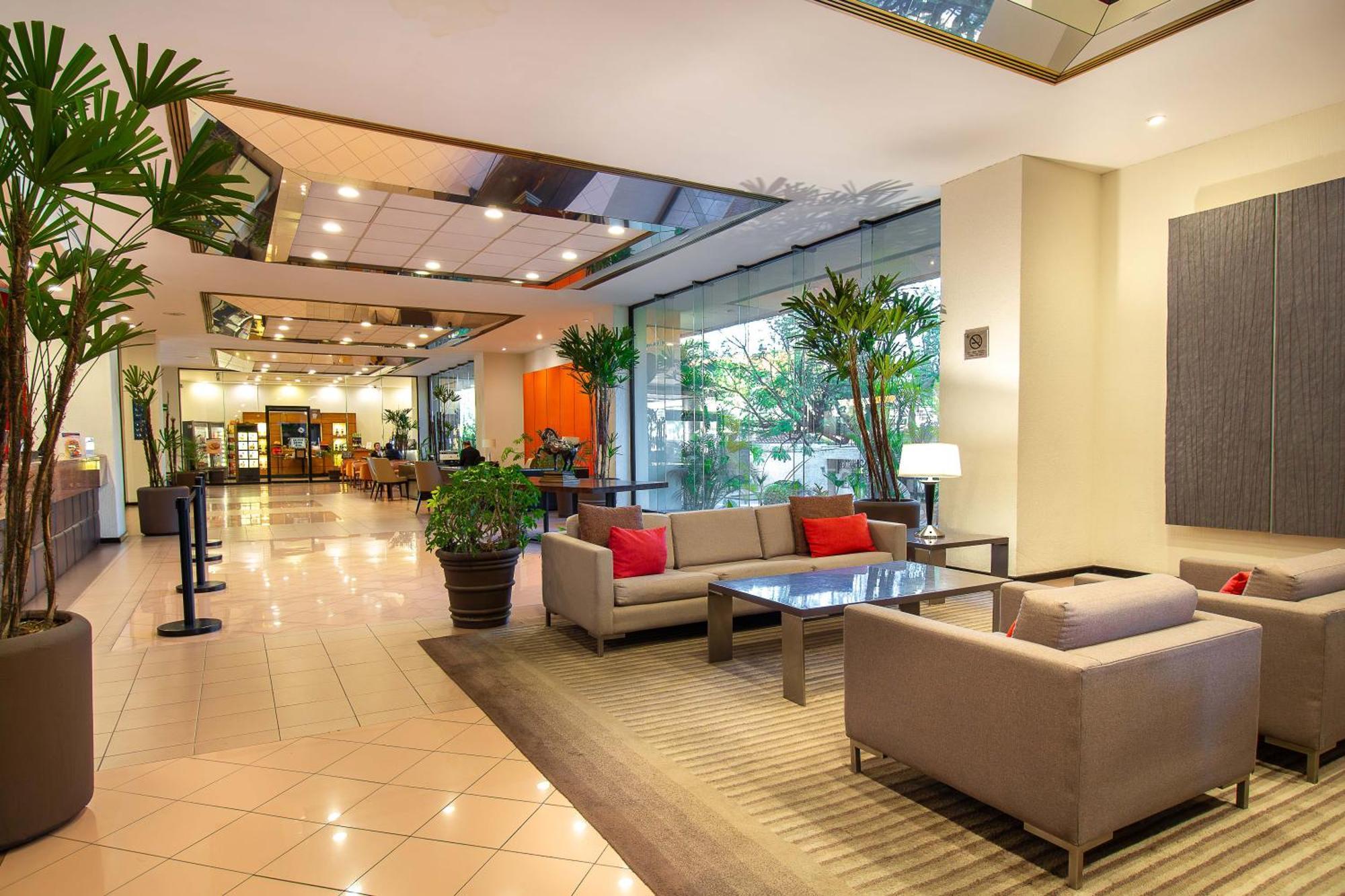 Hotel Guadalajara Plaza Expo Ngoại thất bức ảnh