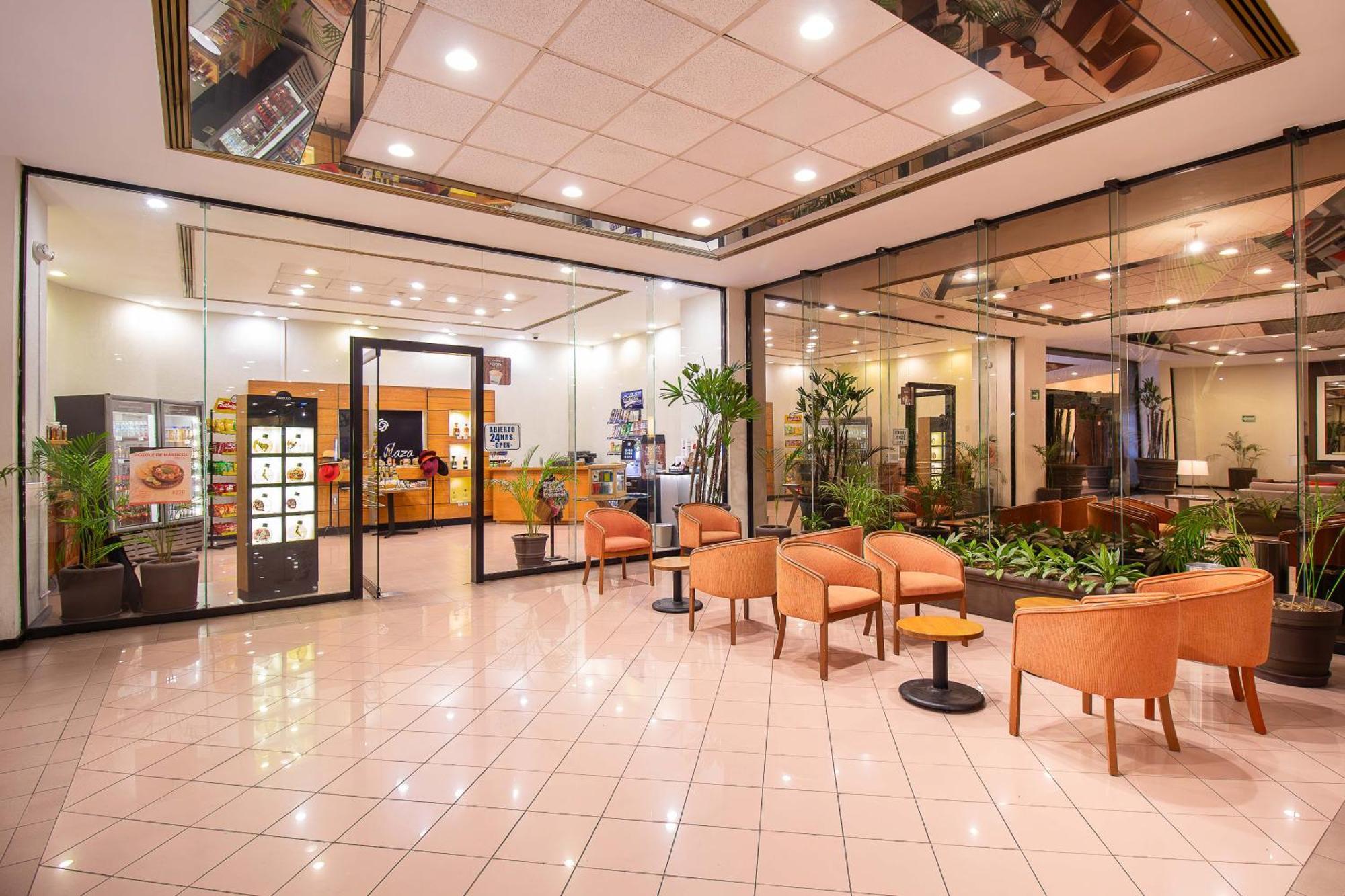 Hotel Guadalajara Plaza Expo Ngoại thất bức ảnh