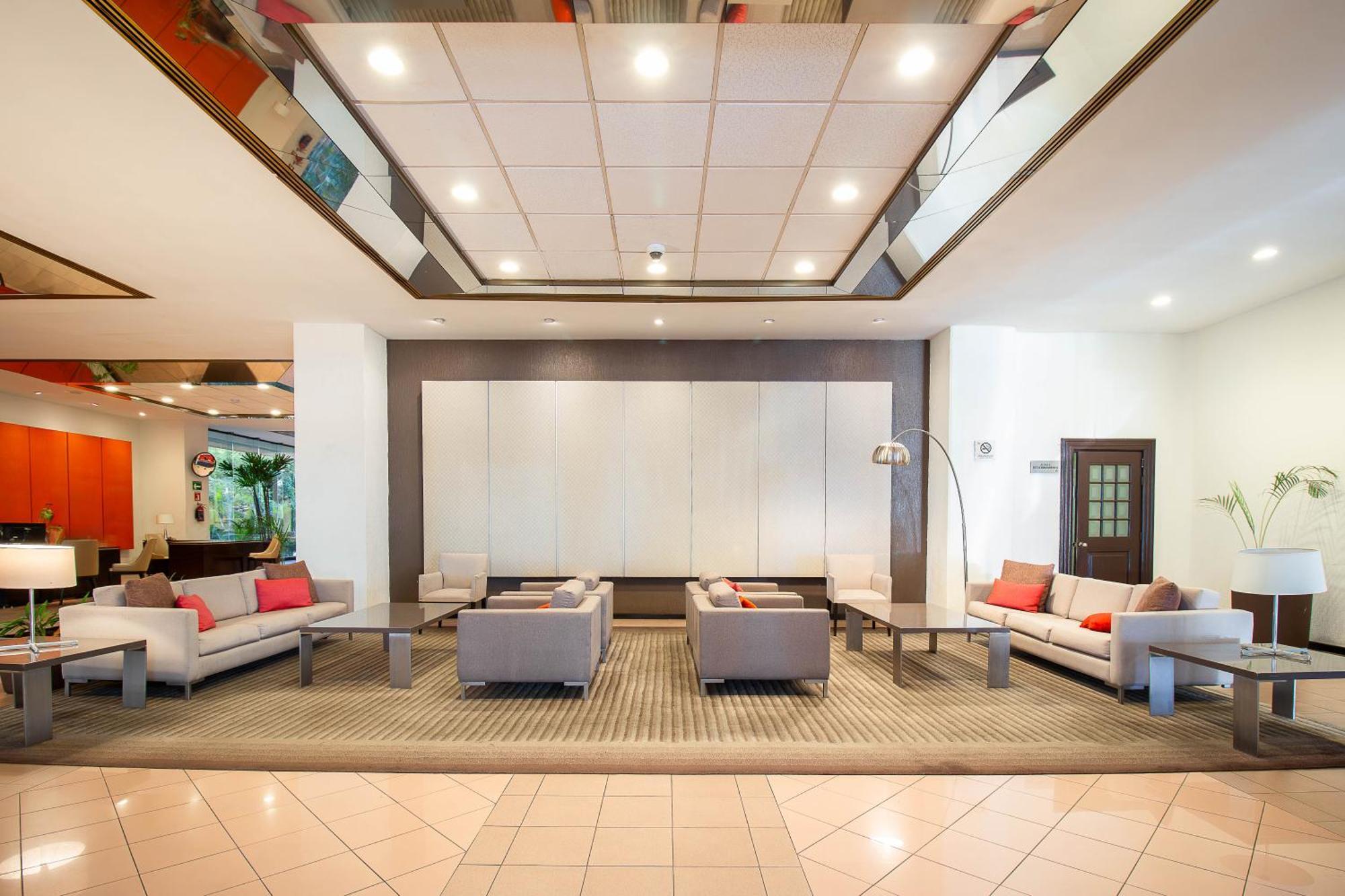 Hotel Guadalajara Plaza Expo Ngoại thất bức ảnh