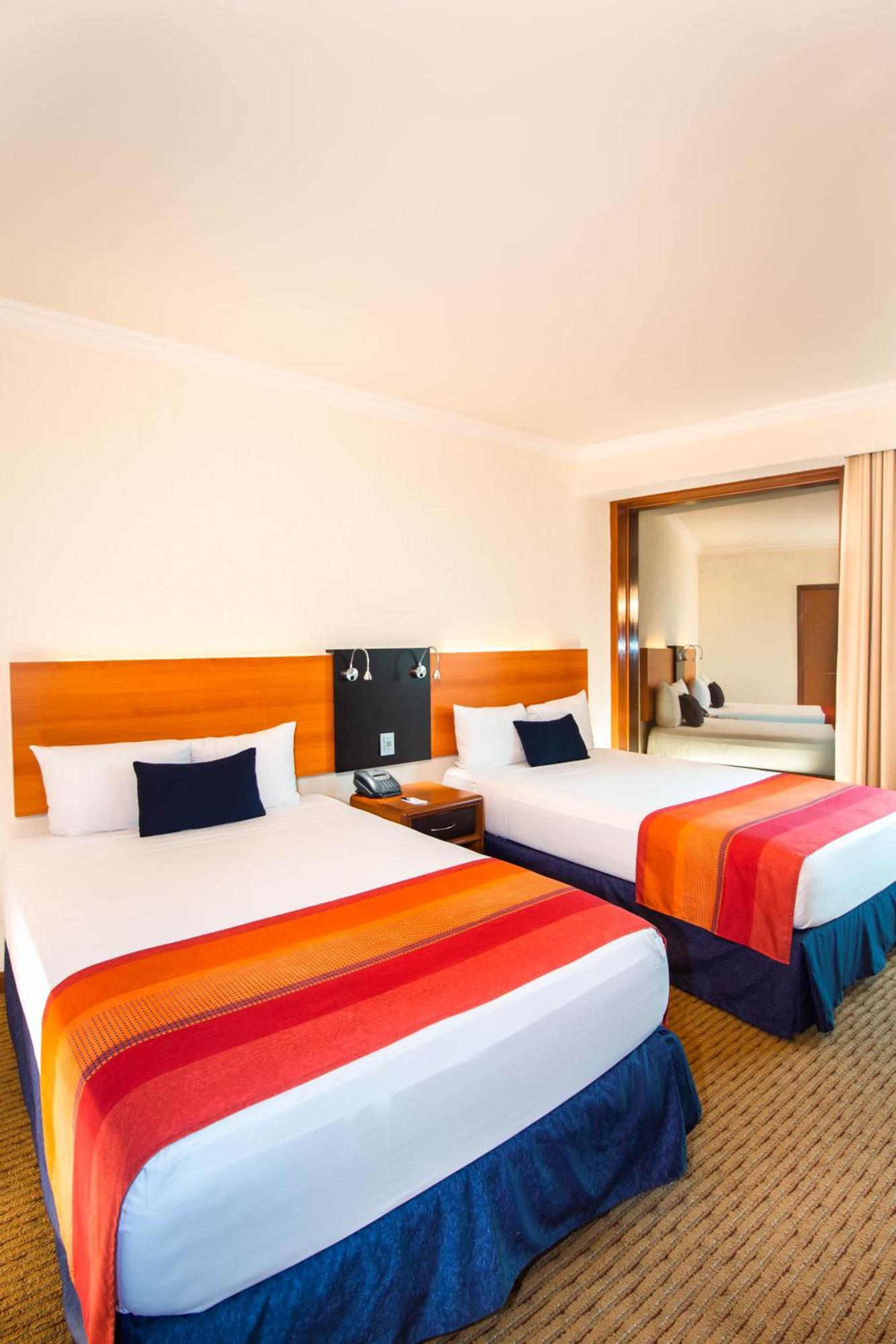 Hotel Guadalajara Plaza Expo Ngoại thất bức ảnh